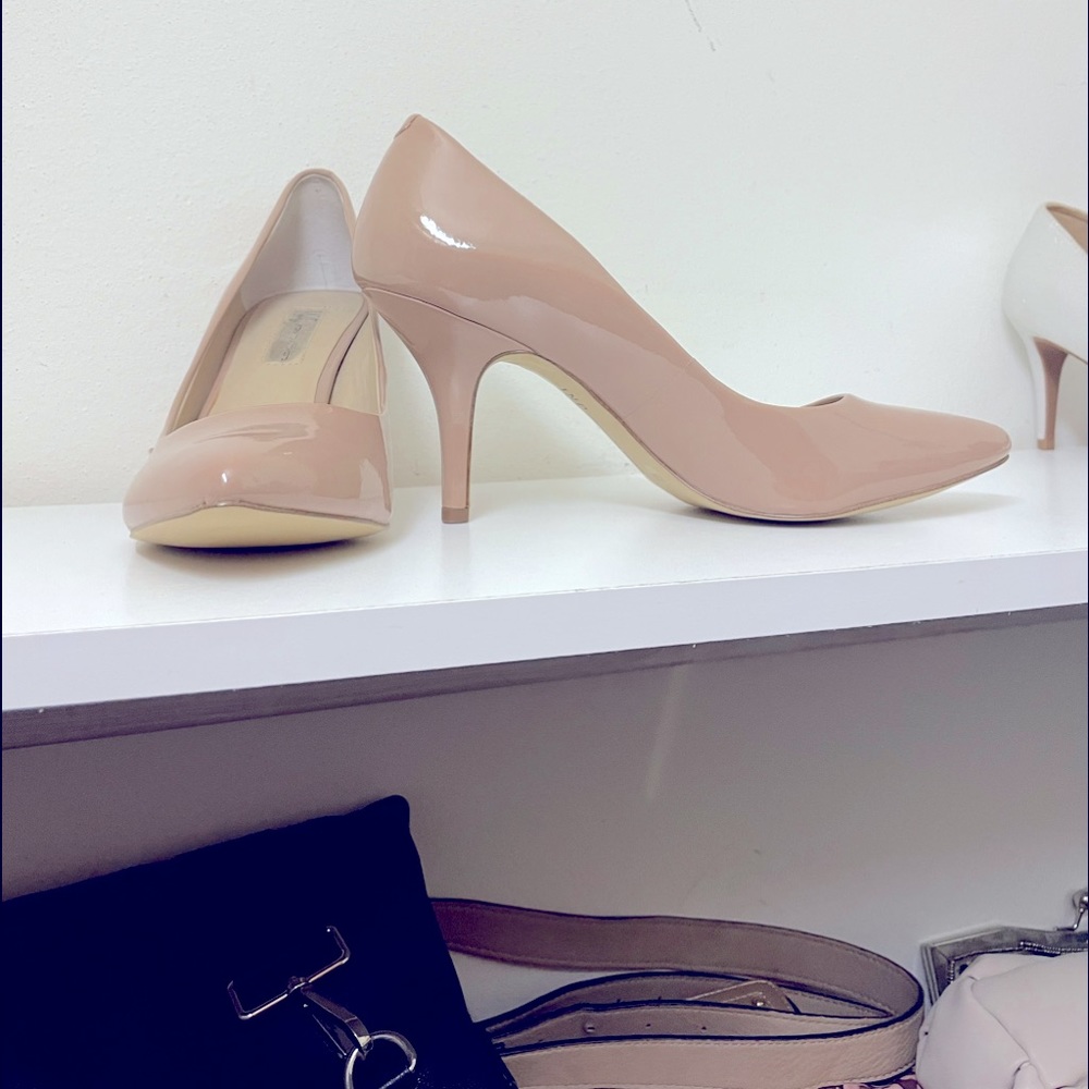 Perfect condition pointy toe nude pumps